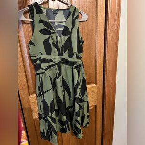 Elegant Green and Black Leaf Print Dress